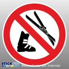 Skis et chaussures Interdits